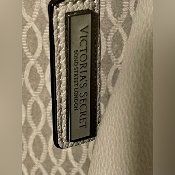 Victoria’s Secret Gray Hobo Shoulder Bag NWOT - Picture 7 of 8